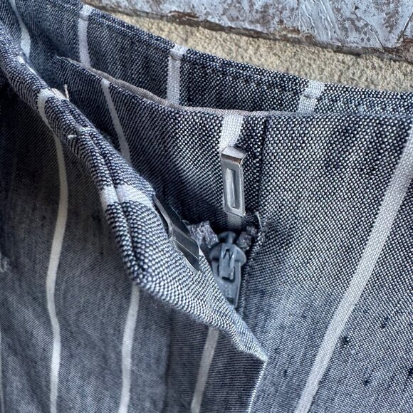 Theory Gray/White Striped High Waist Shorts ("No Belt Included") Women's Size 00 - Picture 7 of 9